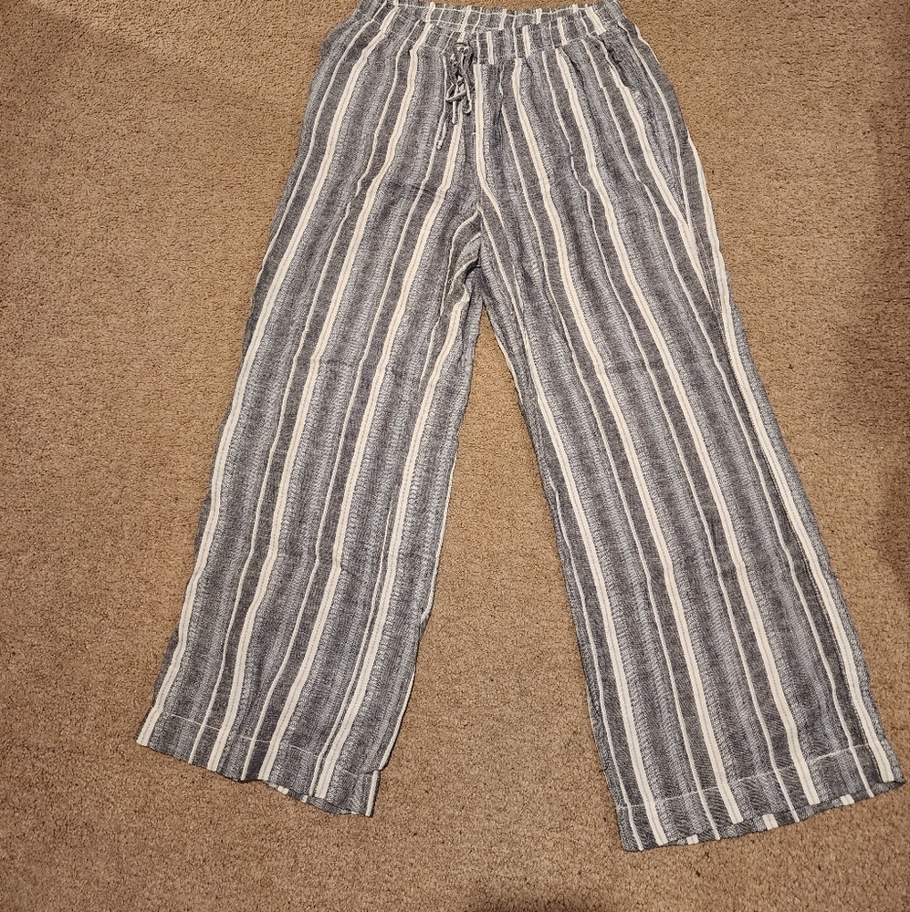 Briggs New York Gray and White Wide Leg Pants